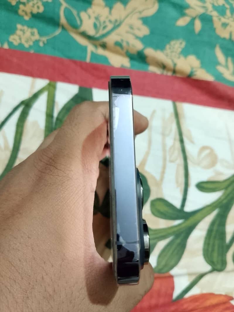 Apple iPhone 14 Pro Max 6