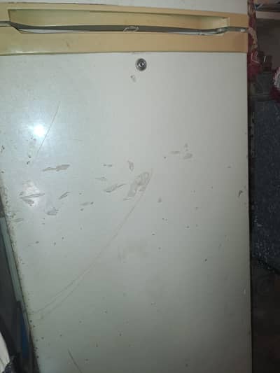 Home used fridge for sale hai, bilkul saaf suthri condition me hai.