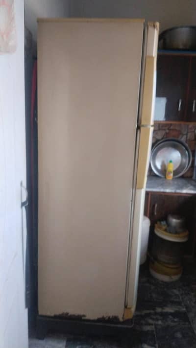 refrigerator for sale. urgnt dew to shifting