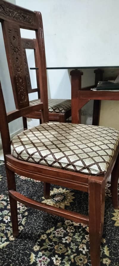 4 chairs dining table