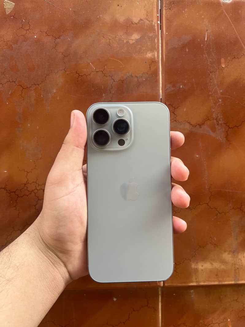 Apple iPhone 16 Pro Max 0