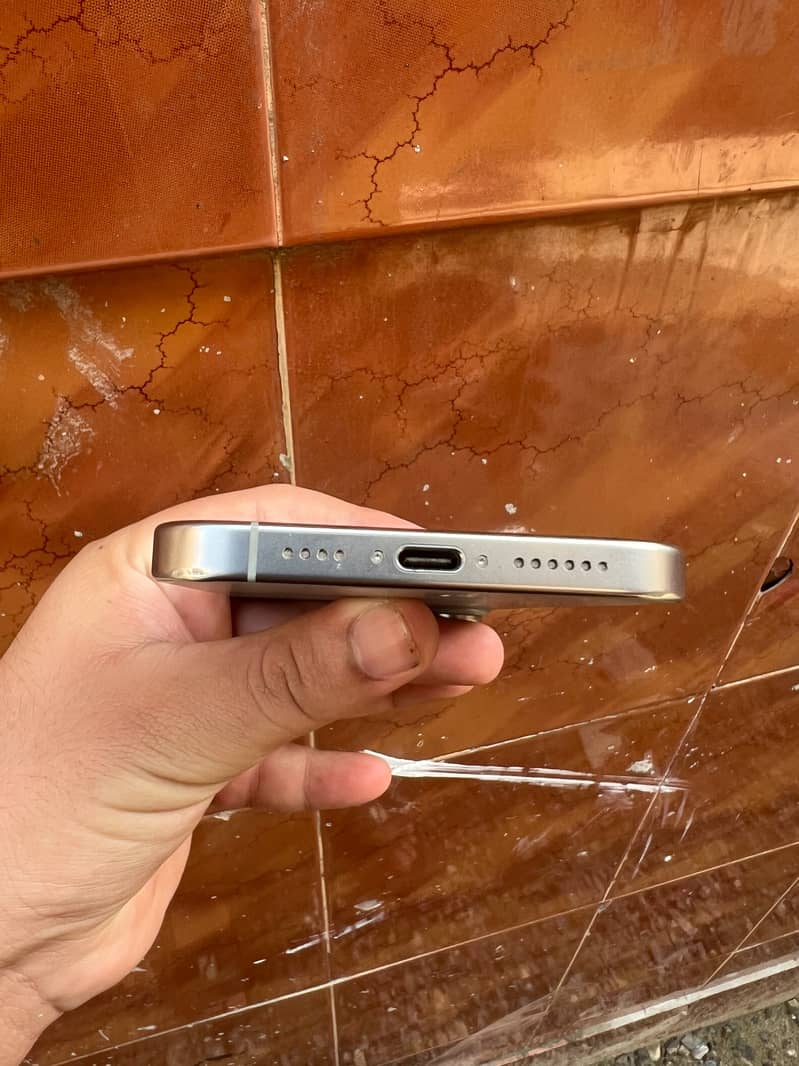 Apple iPhone 16 Pro Max 6