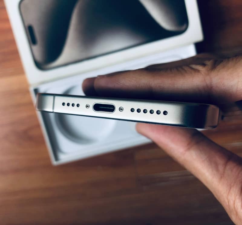 iPhone 15 Pro Max 5