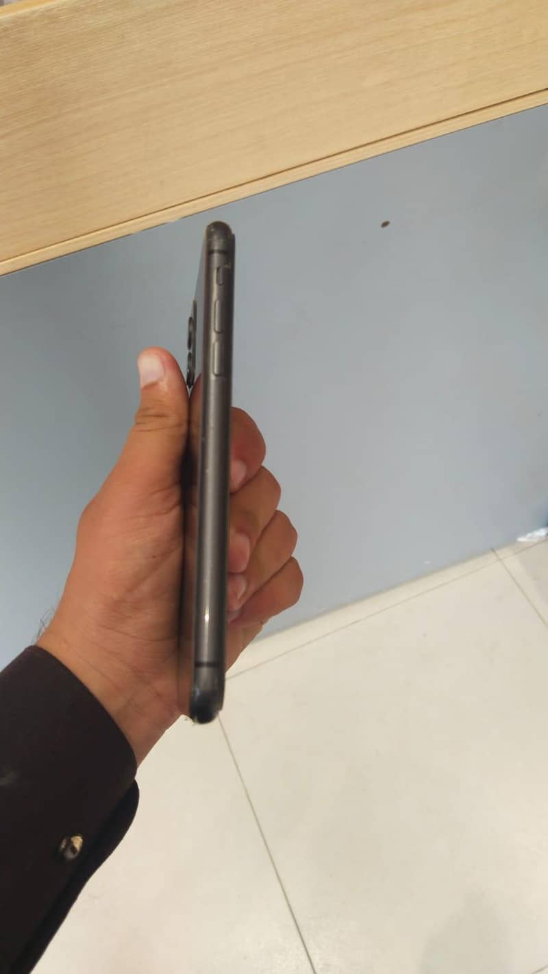 Apple iPhone 11 3