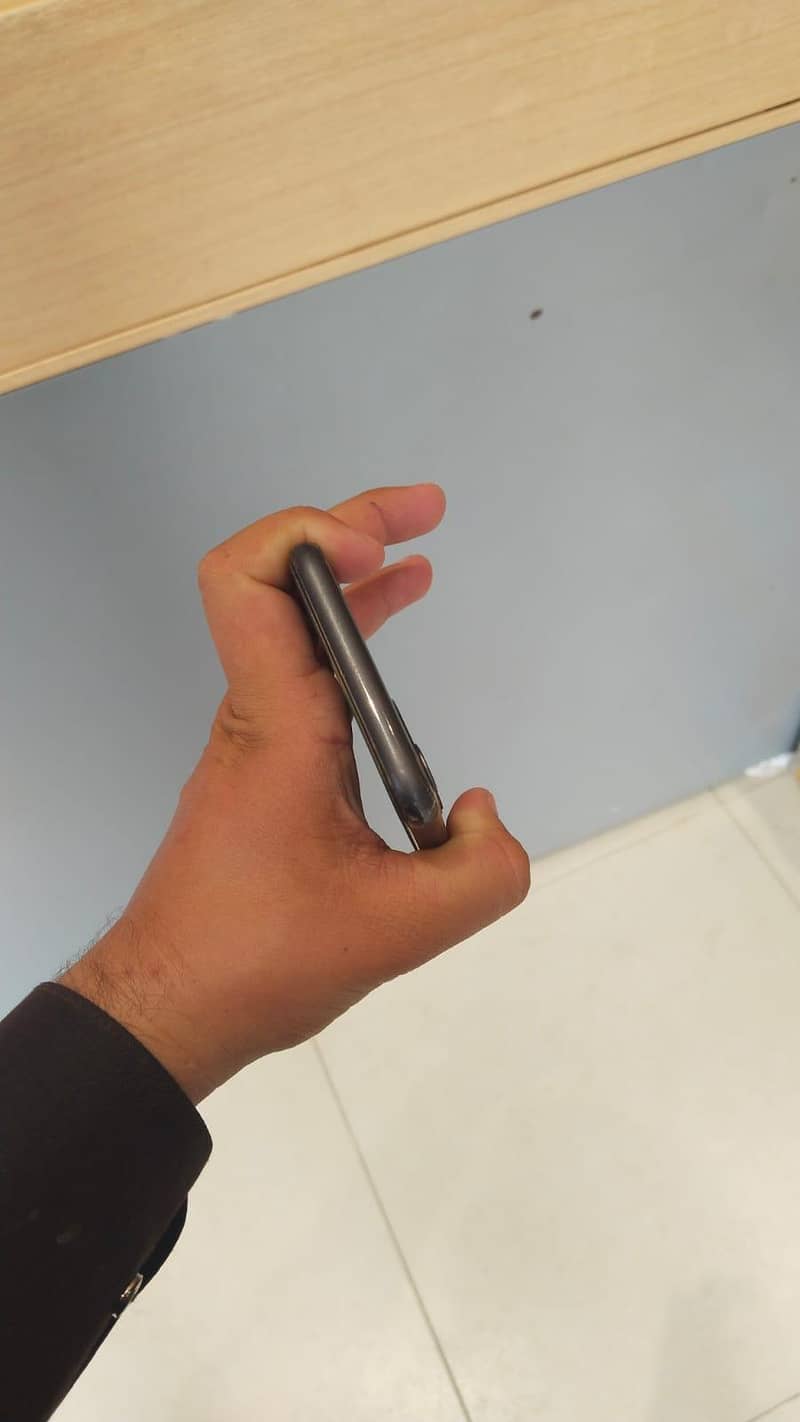 Apple iPhone 11 4