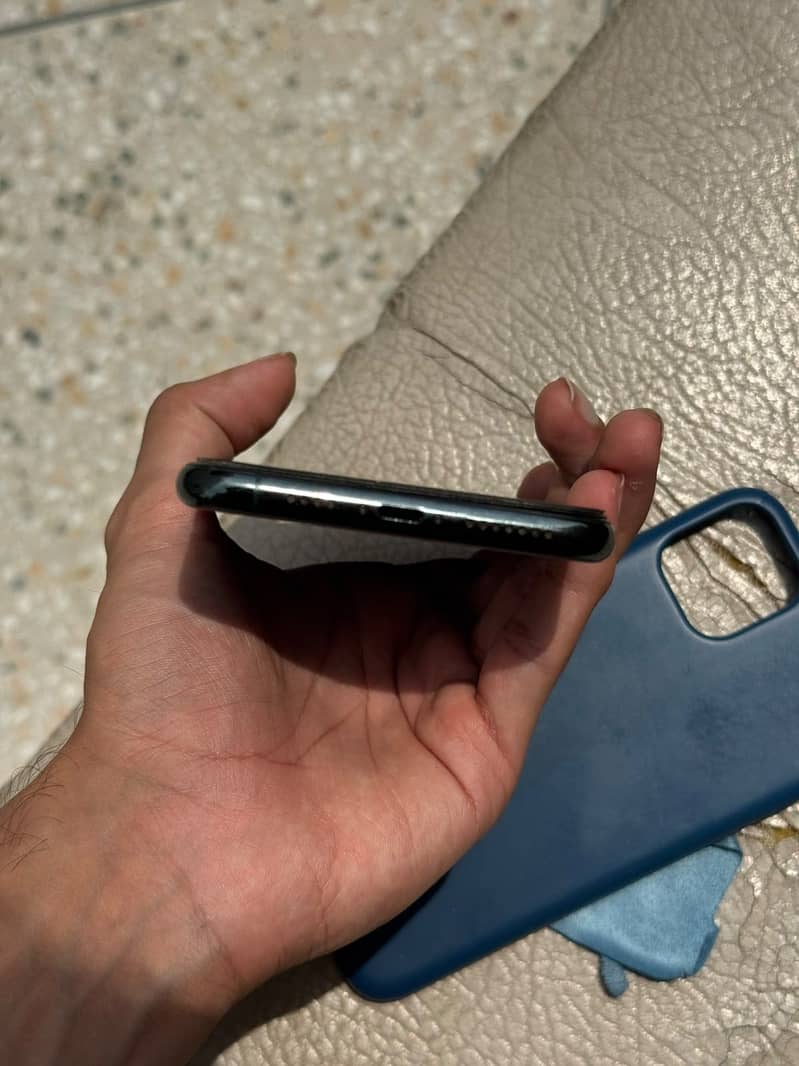 Apple iPhone 11 Pro Max 1