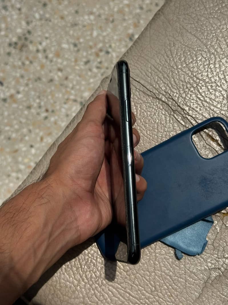 Apple iPhone 11 Pro Max 2