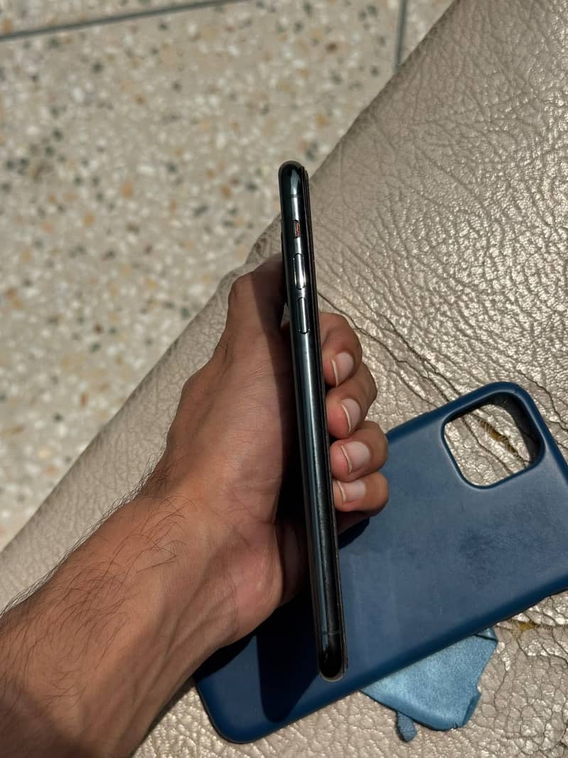 Apple iPhone 11 Pro Max 3