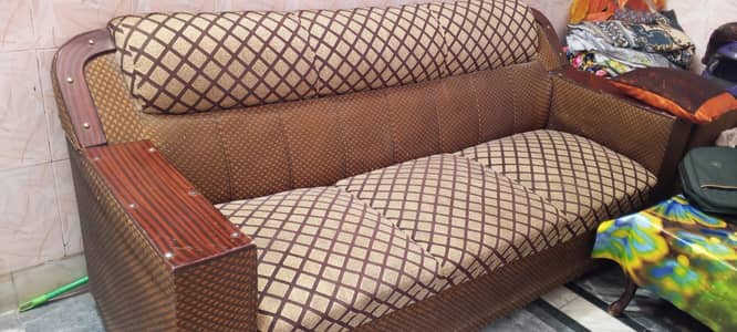6 seatr sofa set for sale in lush condition