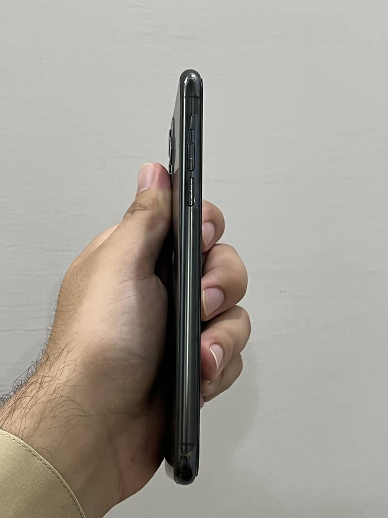 Apple iPhone 11 Pro Max 1