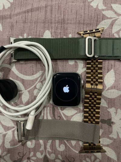 Apple watch series 6 display 44mm battery power 85%