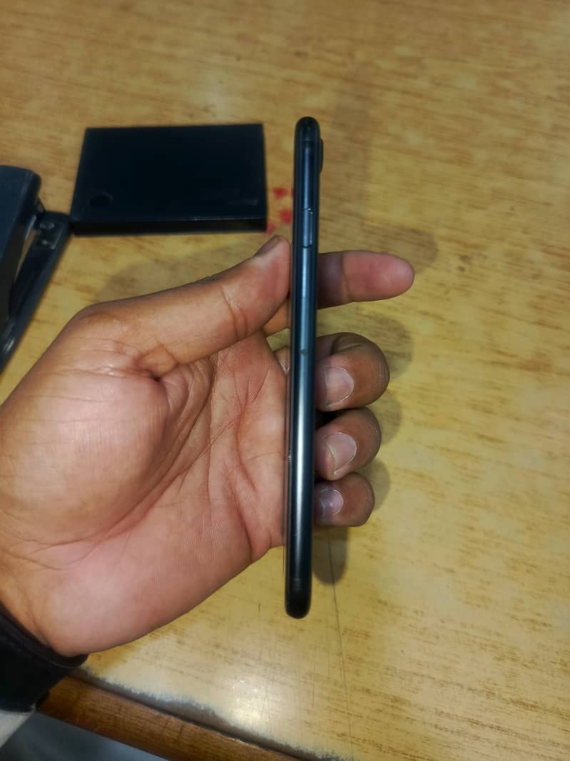 Apple iPhone 7 3