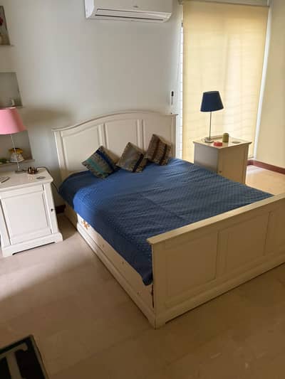 Double bed with side tables