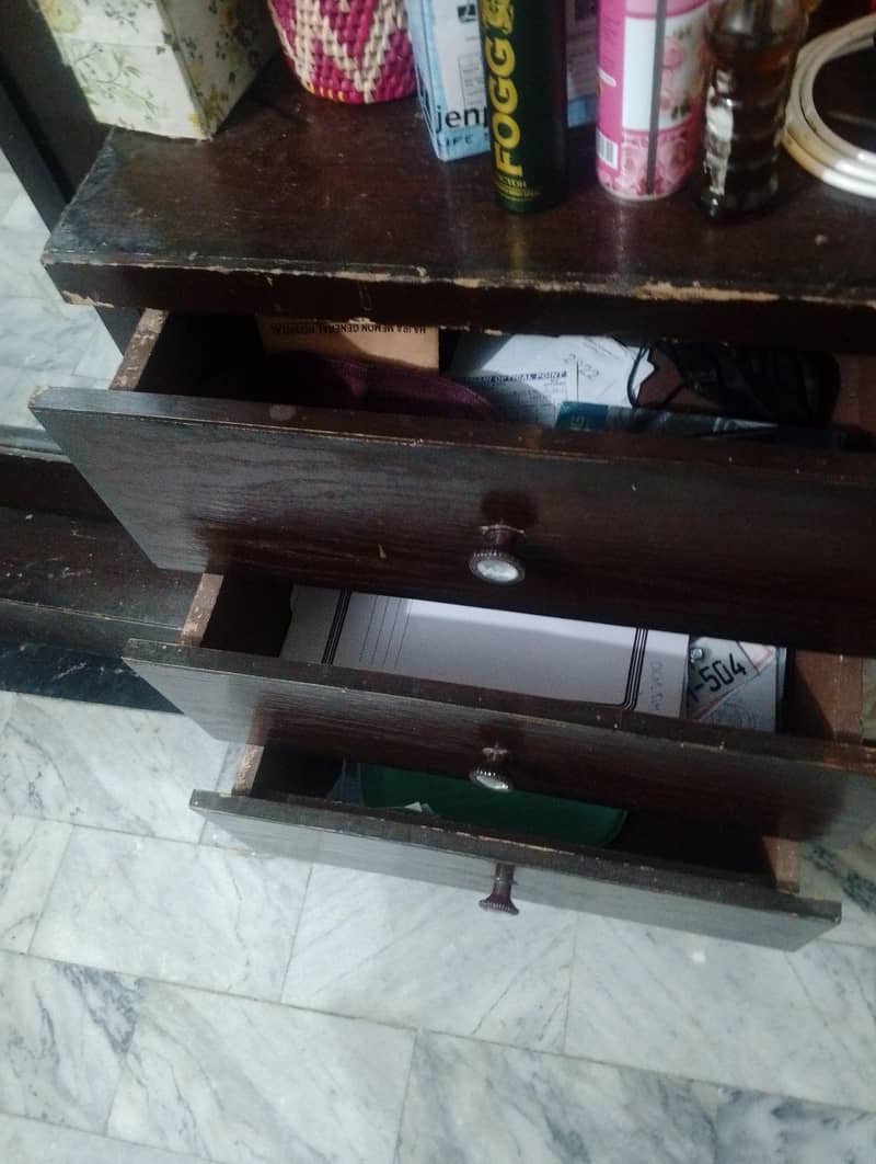 Dressing Table 3