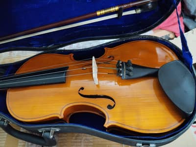 Branded Violin Size 4/4 With original hardcase
