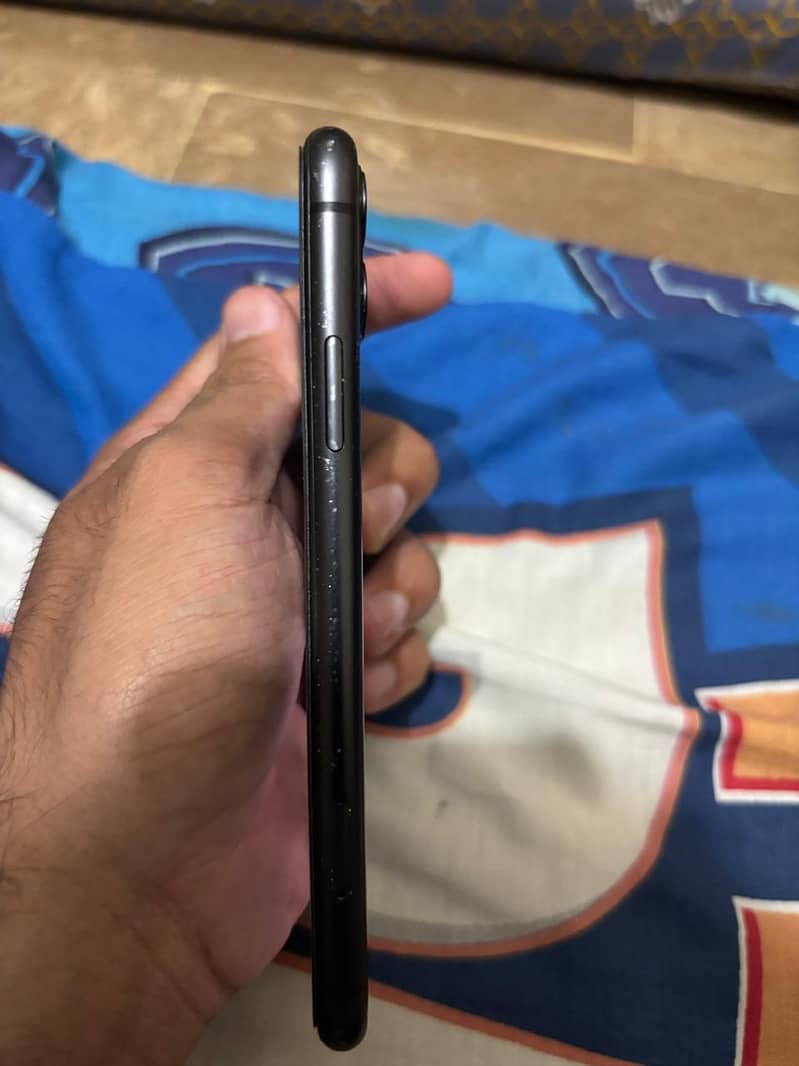 Apple iPhone 11 3