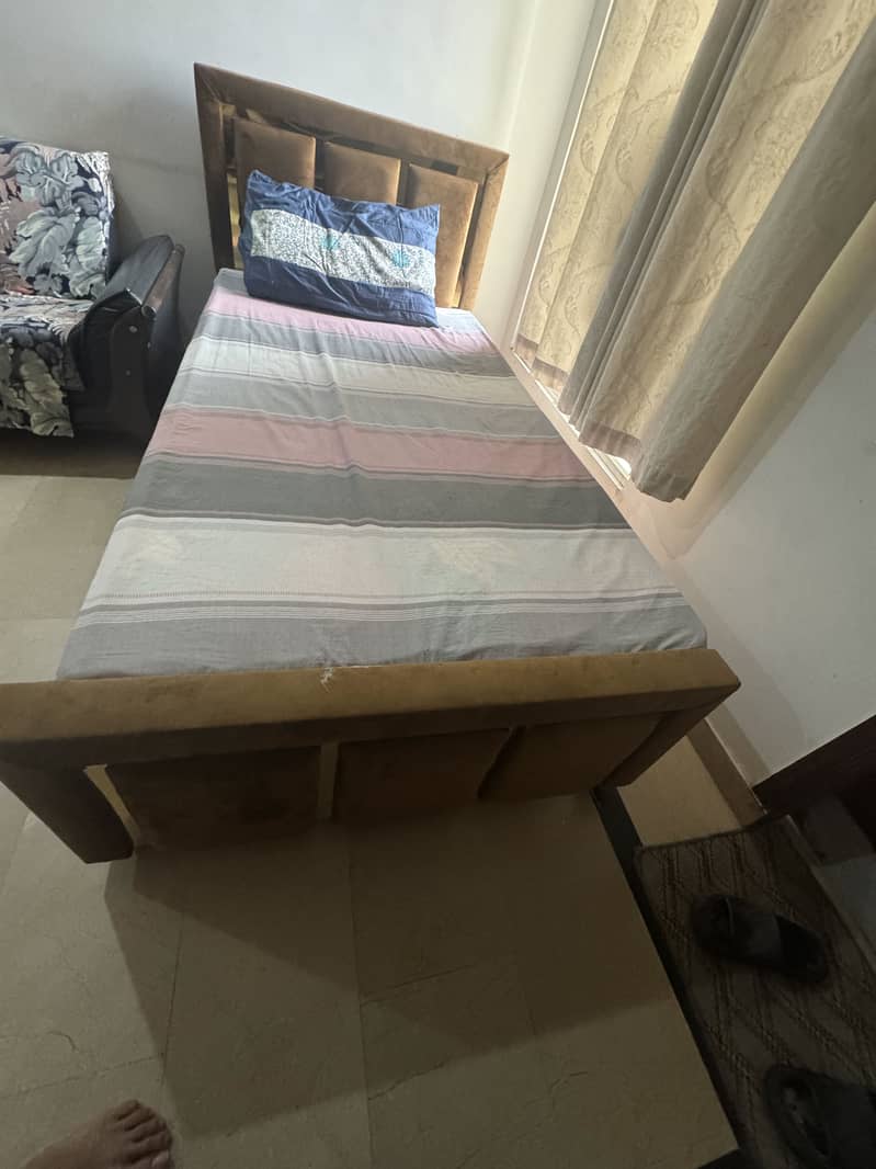 Sofa set and single bed 8