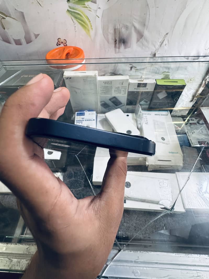 Apple iPhone 13 3