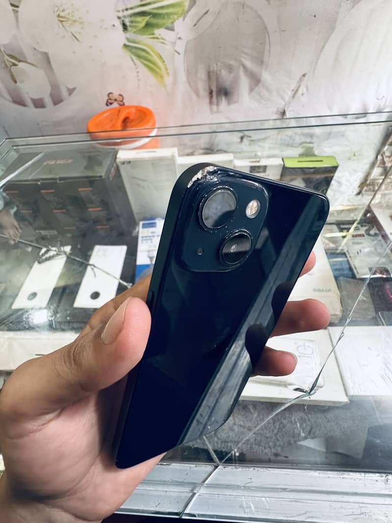Apple iPhone 13 5
