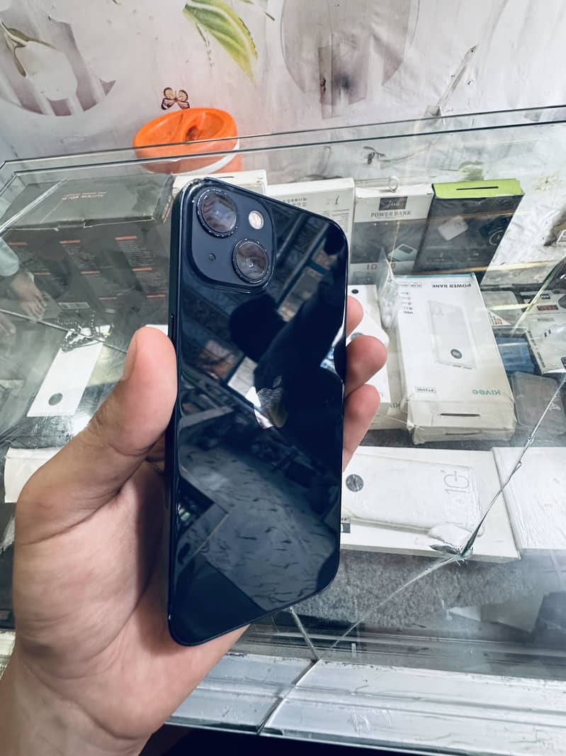 Apple iPhone 13 6