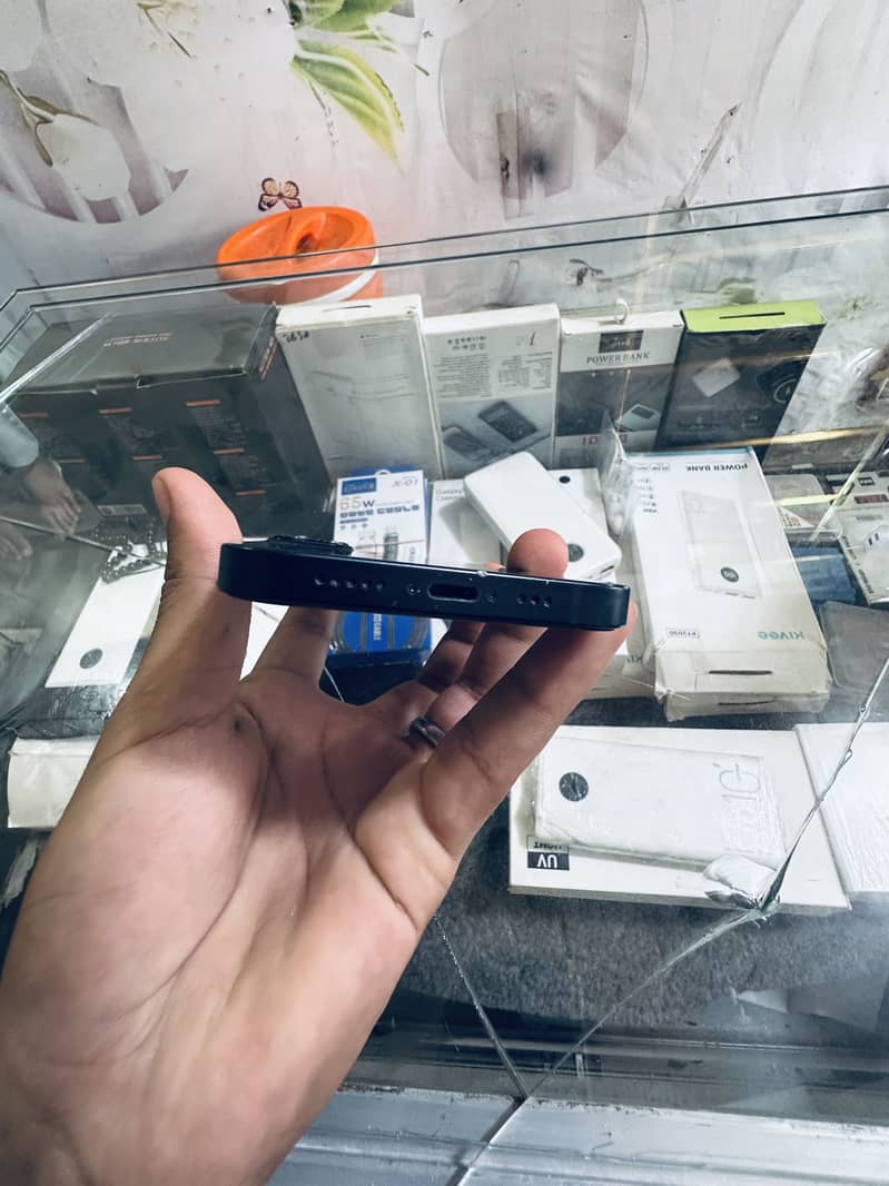 Apple iPhone 13 7