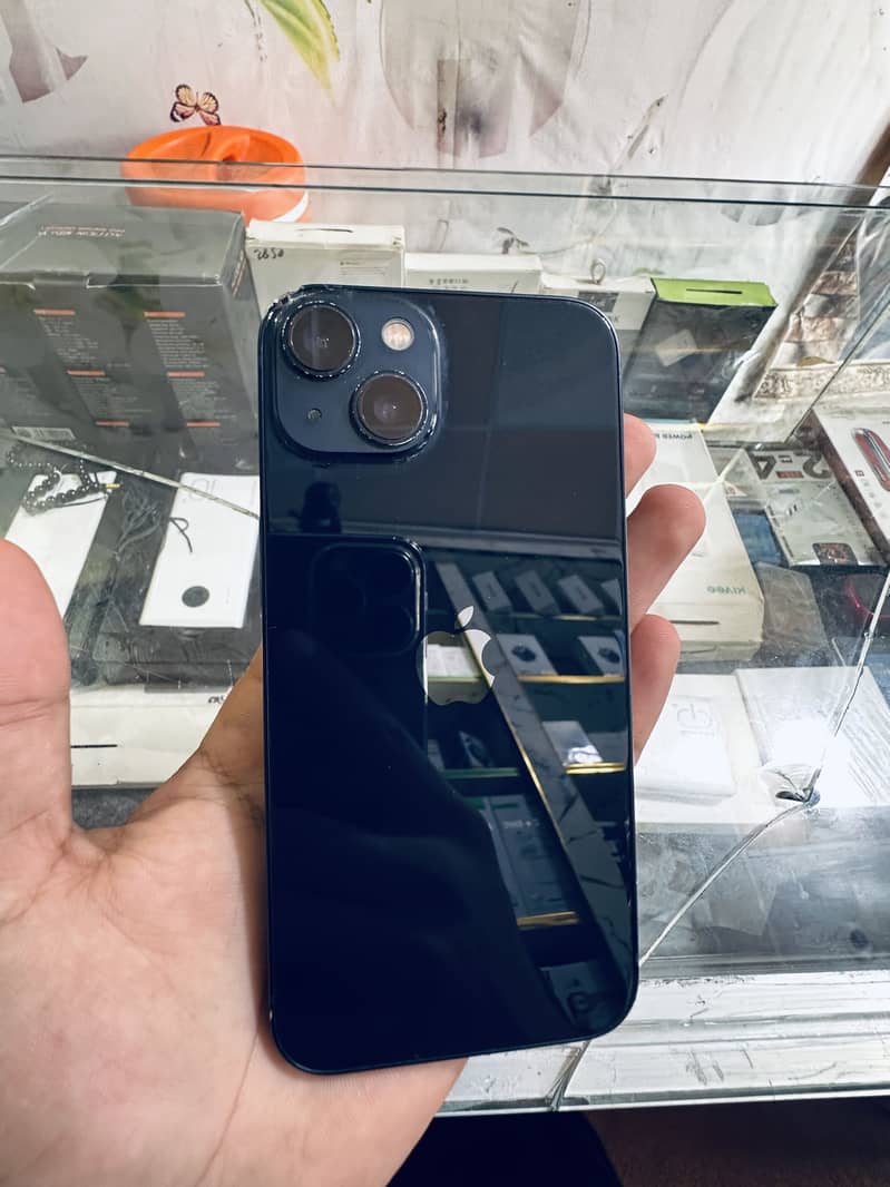 Apple iPhone 13 8