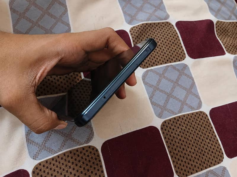 Vivo V21 4