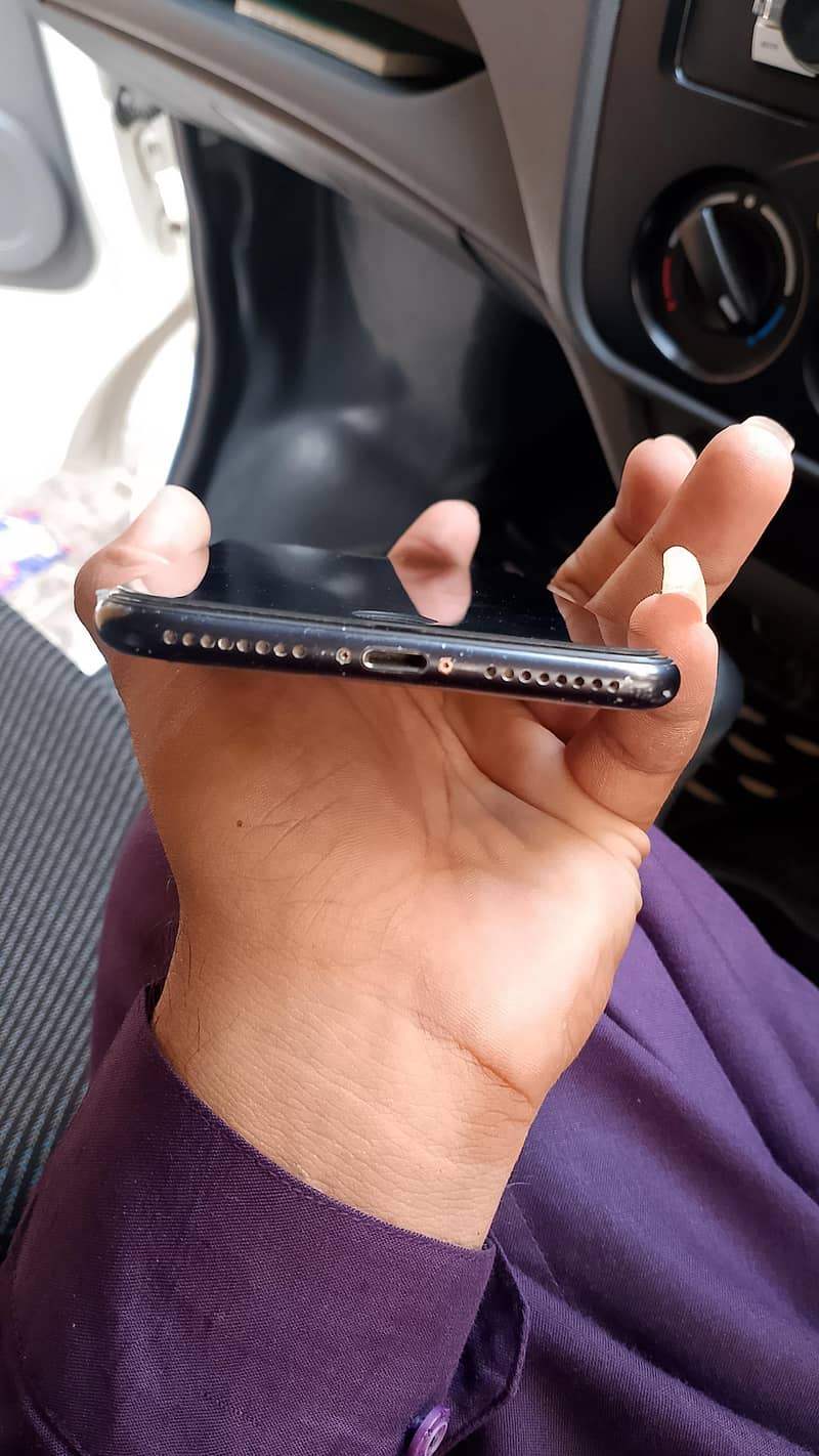 Apple iPhone 7 Plus 1