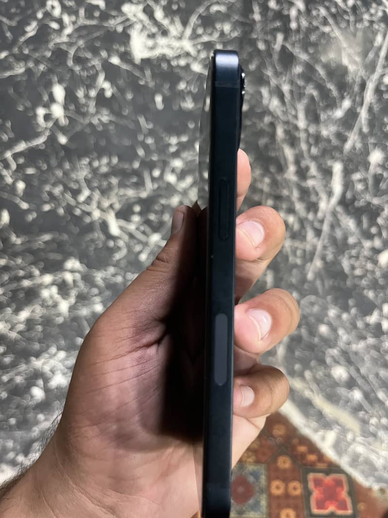 Apple iPhone 13 2