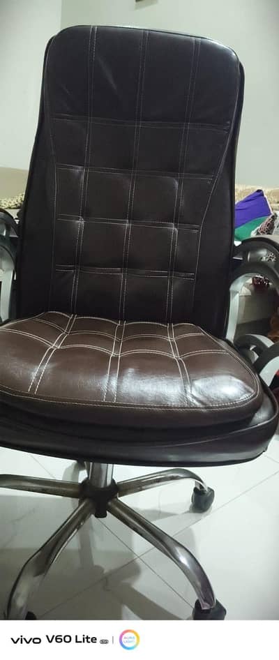 Executive Office Chair – Excellent Condition