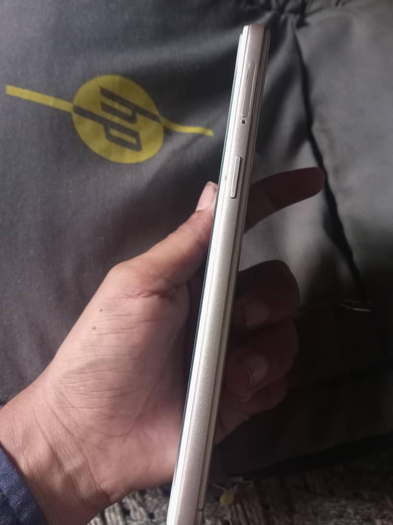 OPPO A57 10