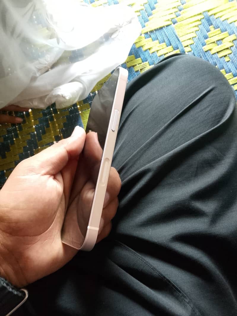 Apple iPhone 13 2