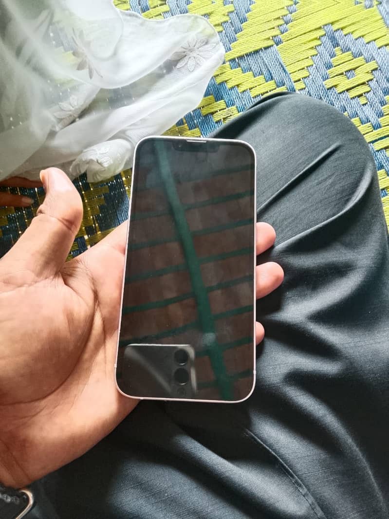 Apple iPhone 13 7