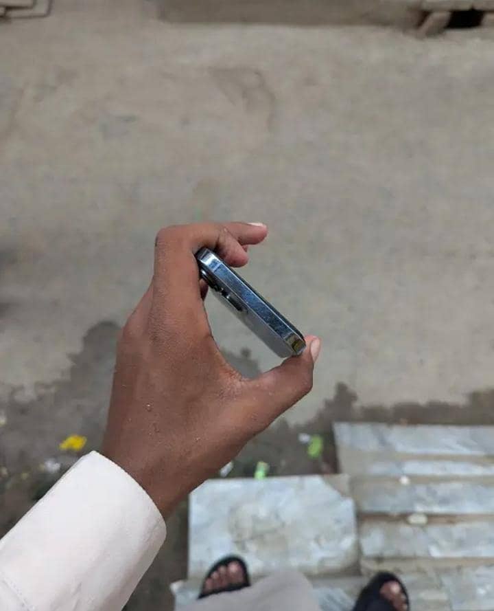 Apple iPhone XR 4
