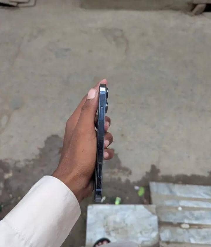 Apple iPhone XR 6