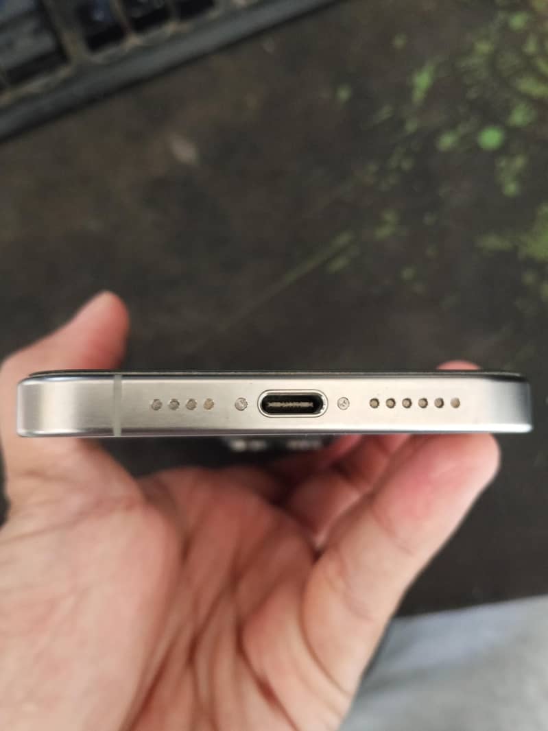 Apple iPhone 15 Pro Max 2