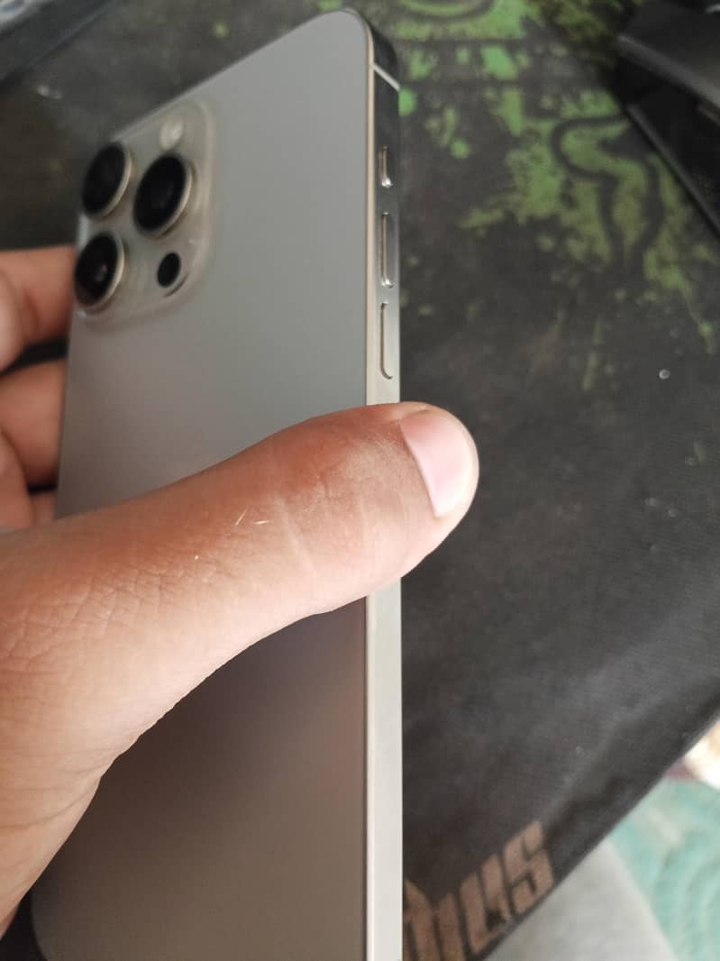 Apple iPhone 15 Pro Max 3