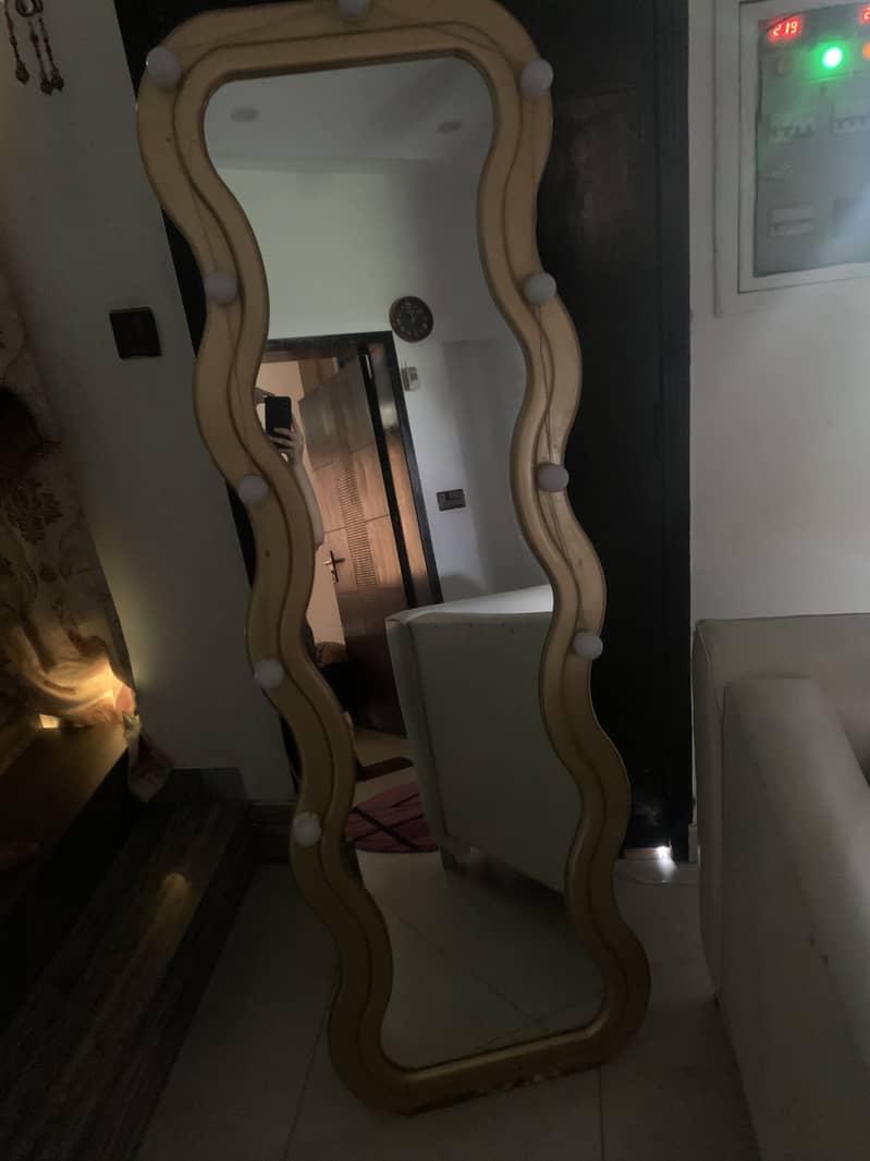 Standing mirror 1