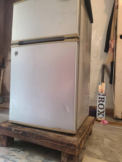 kenwood double door room fridge