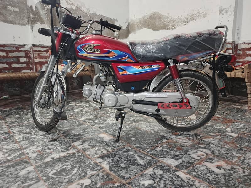 UNITED CD70 0