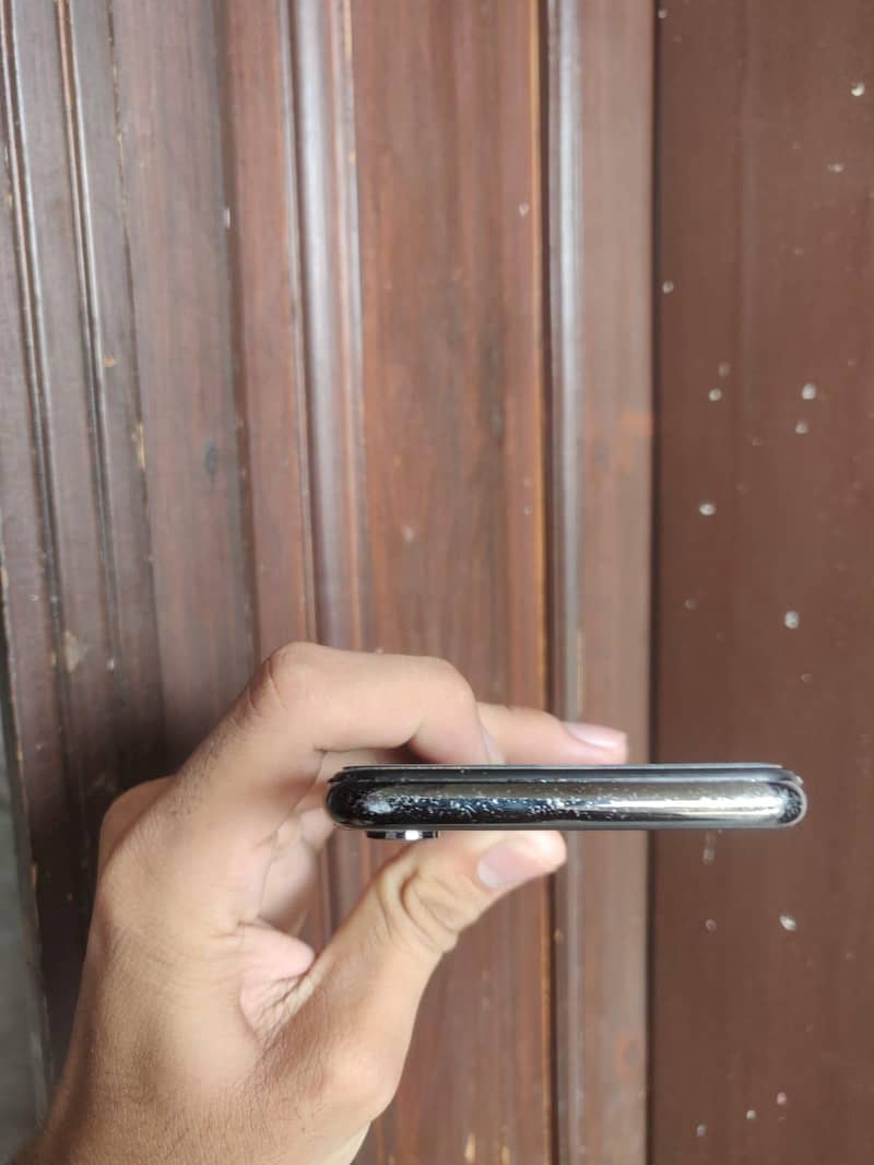 Apple iPhone X 3