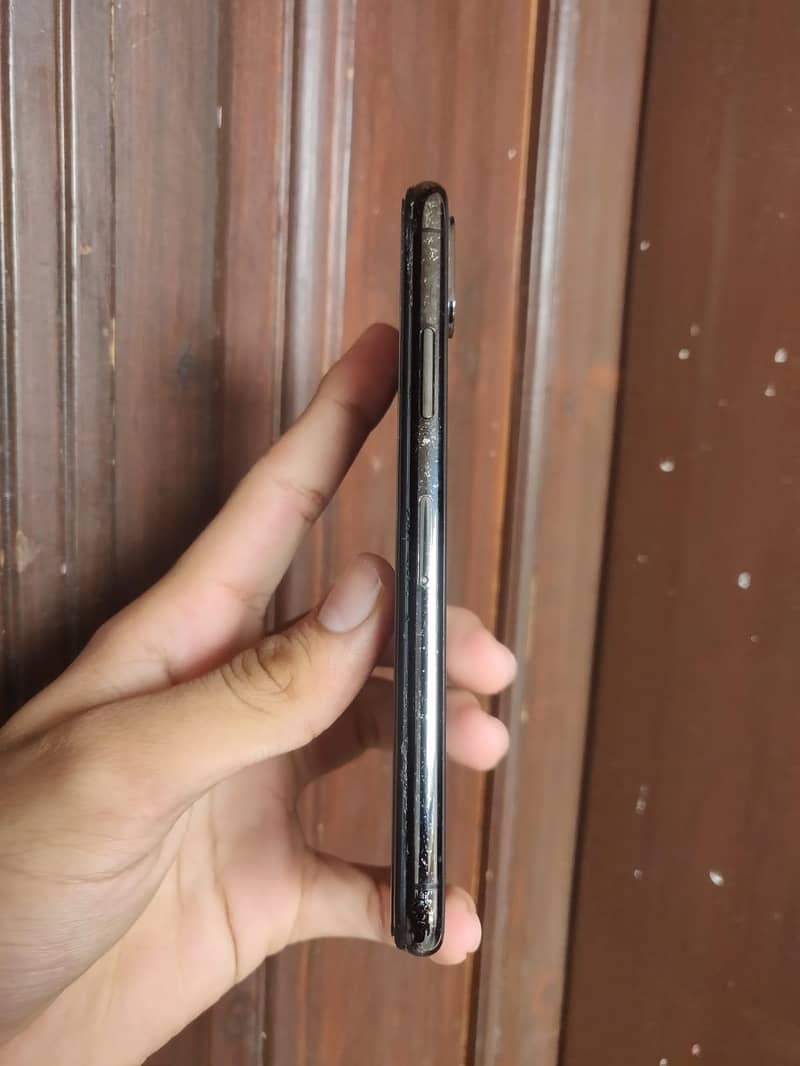 Apple iPhone X 4