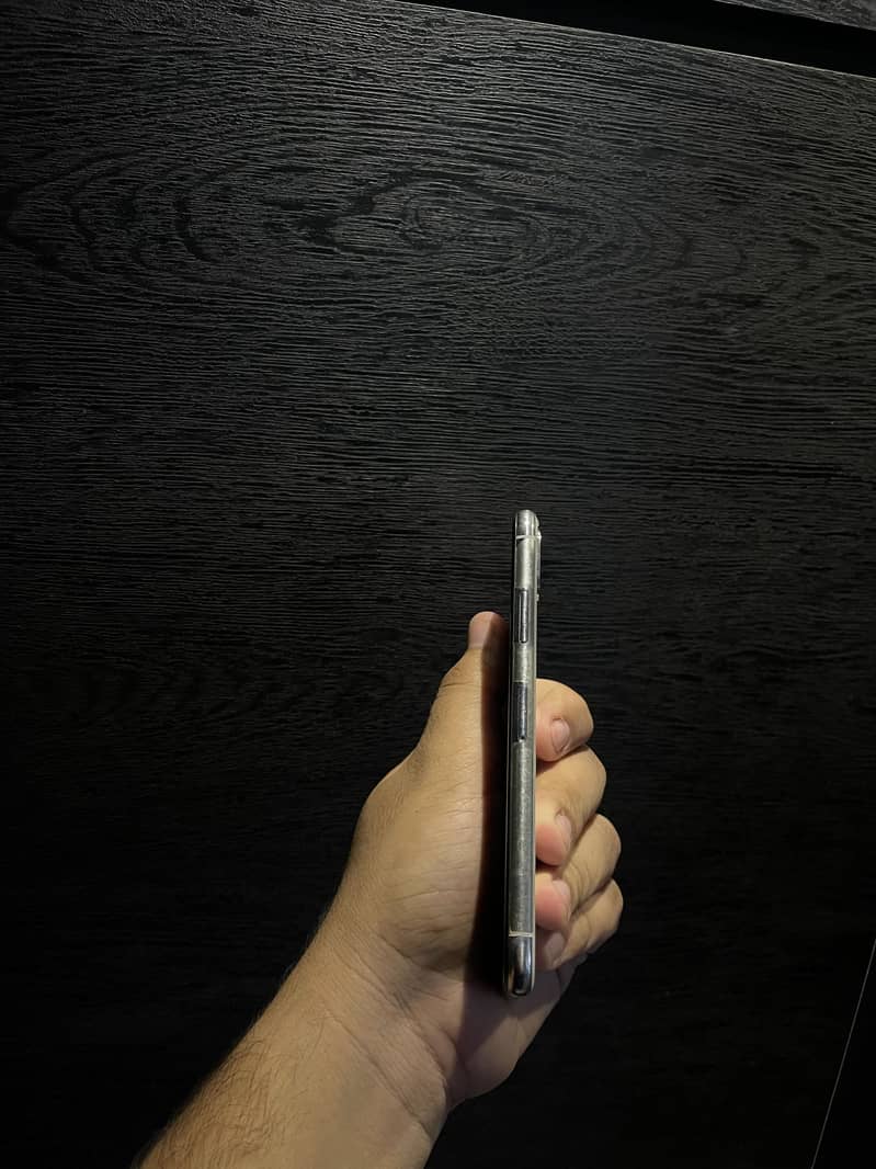Apple iPhone X 3