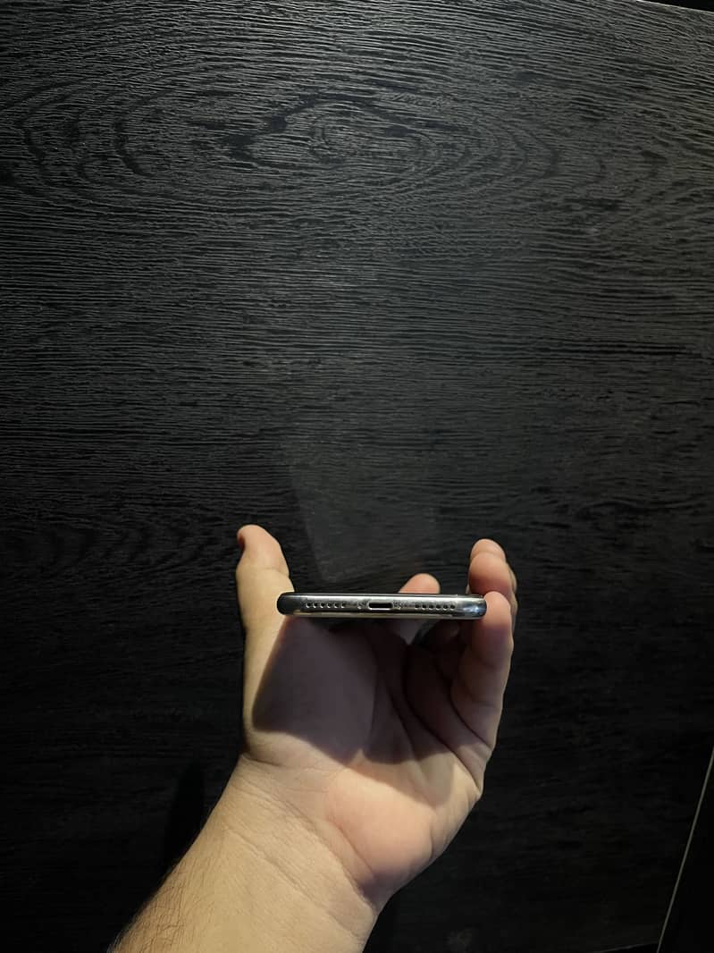 Apple iPhone X 5