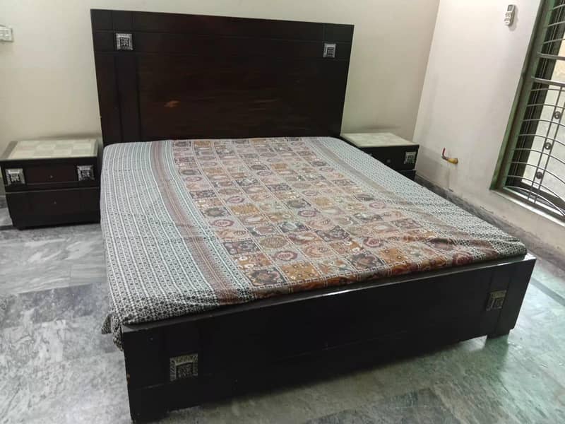 bed with side tables 0
