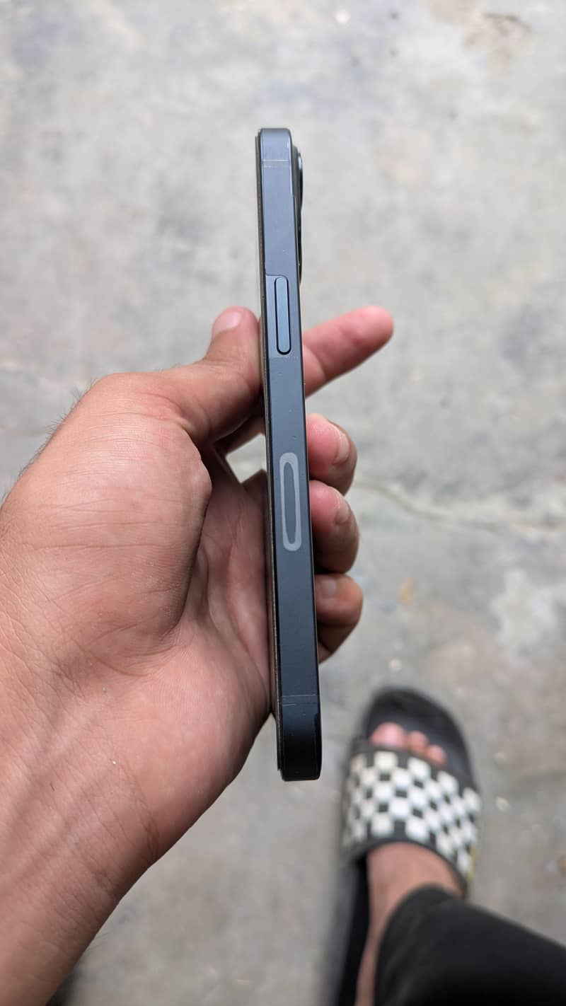 Apple iPhone 13 2