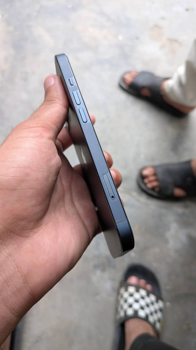 Apple iPhone 13 4
