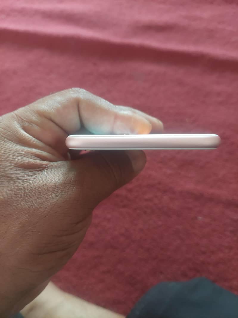 Apple iPhone 6S Plus 4