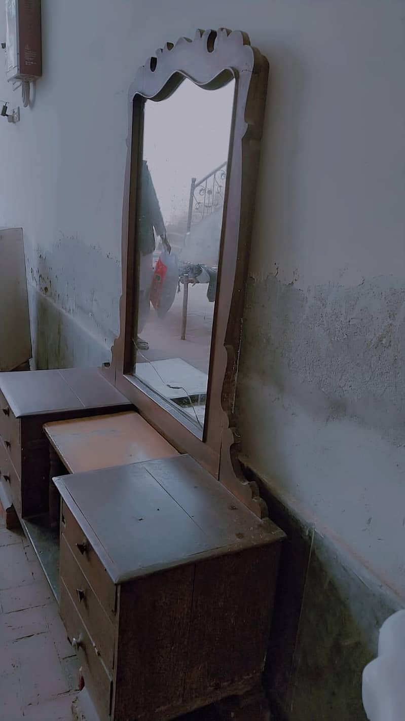 Dressing Table 0