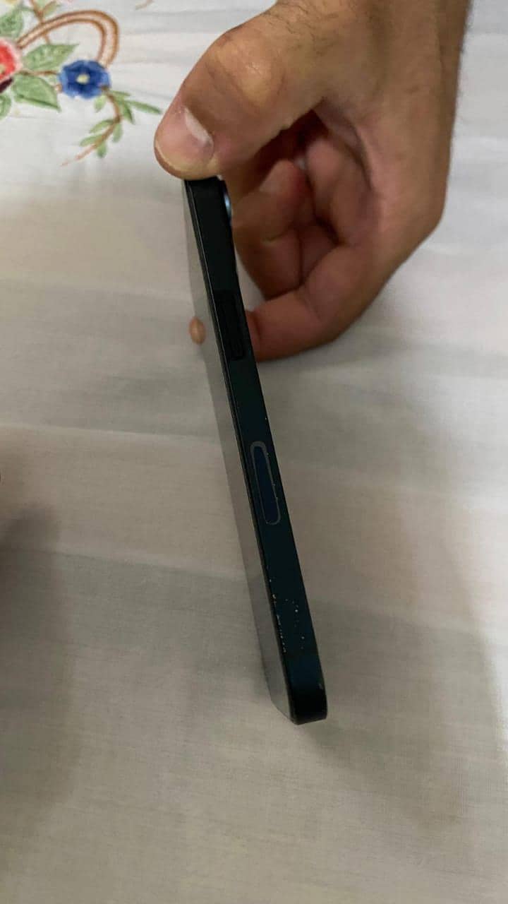 Apple iPhone 13 0